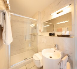3872012130 - Gallery