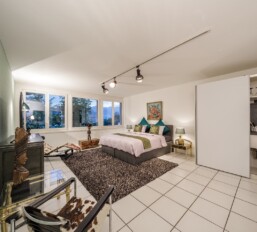 676863311 - Gallery