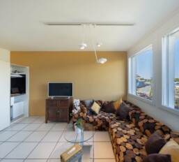 219346105 - Gallery