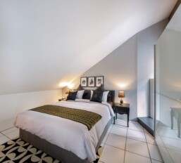 745516926 - Gallery