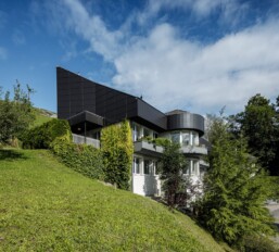 927017314 - Gallery
